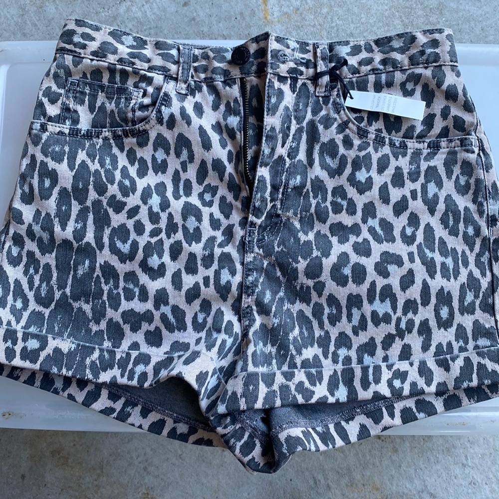 High waisted TOPSHOP leopard shorts